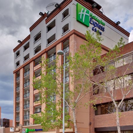 Holiday Inn Express And Suites Calgary By Ihg Екстериор снимка
