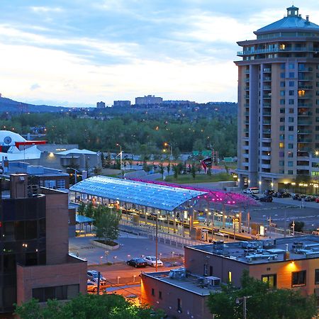 Holiday Inn Express And Suites Calgary By Ihg Екстериор снимка