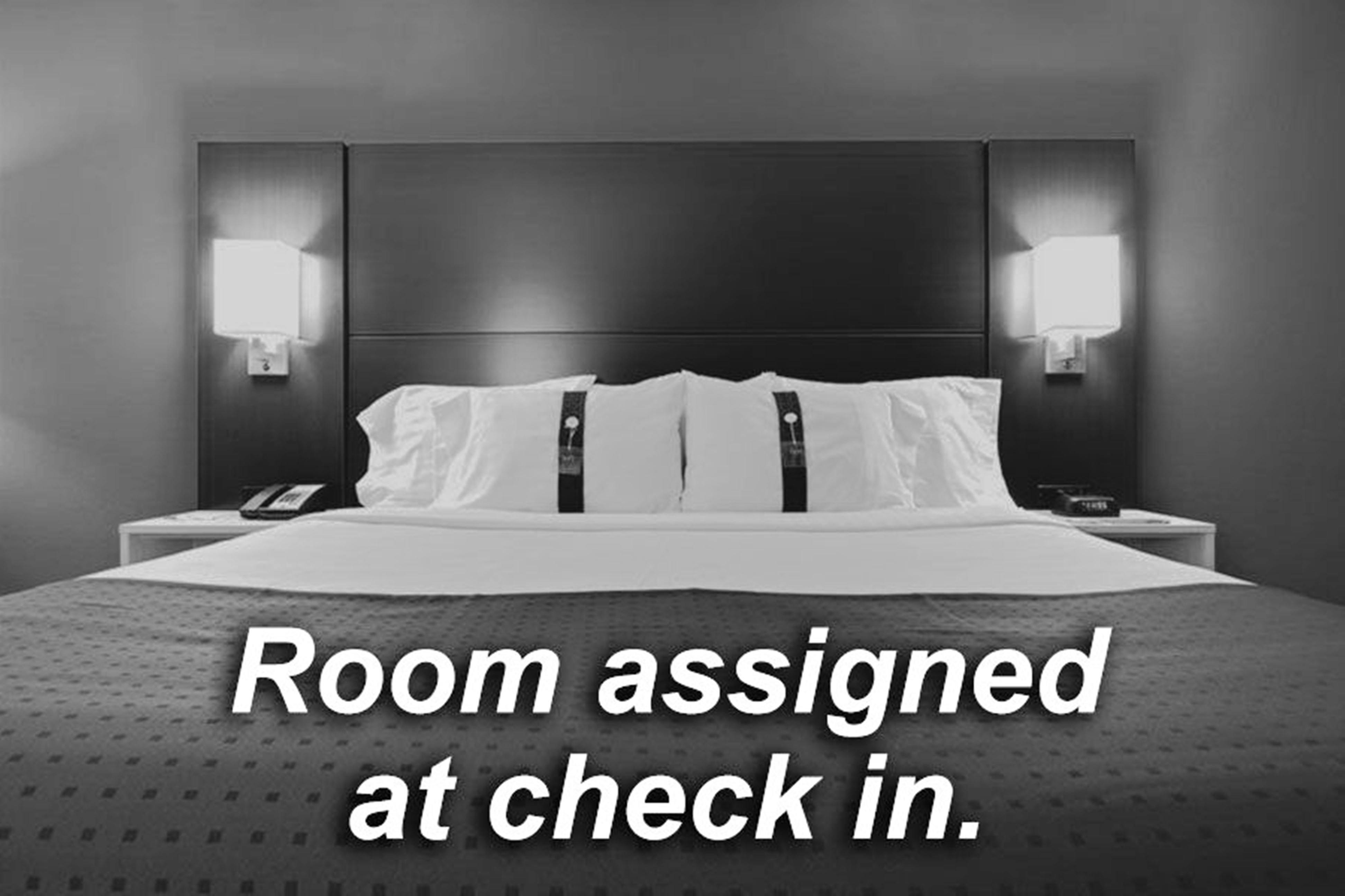 Holiday Inn Express And Suites Calgary By Ihg Екстериор снимка