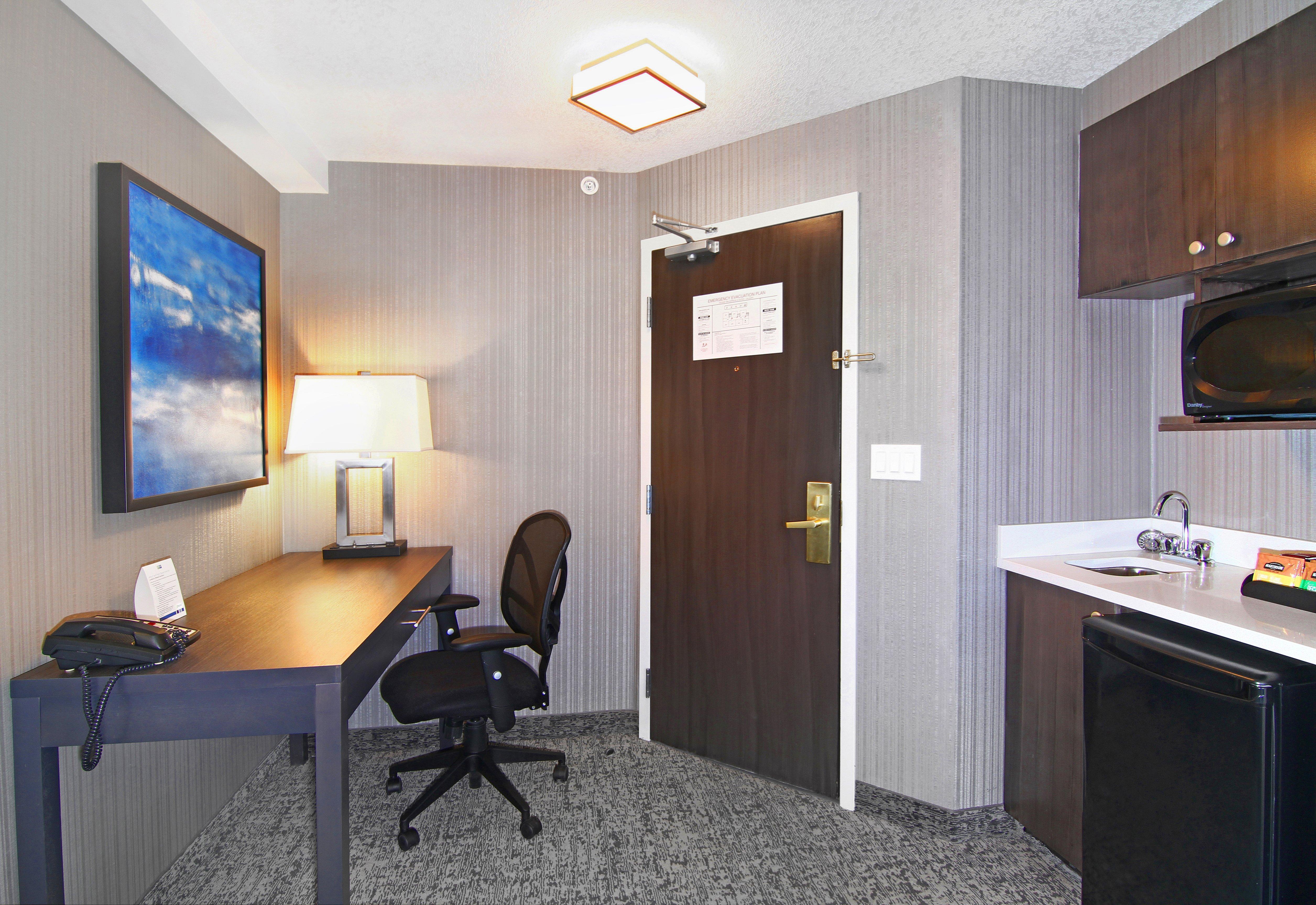 Holiday Inn Express And Suites Calgary By Ihg Екстериор снимка