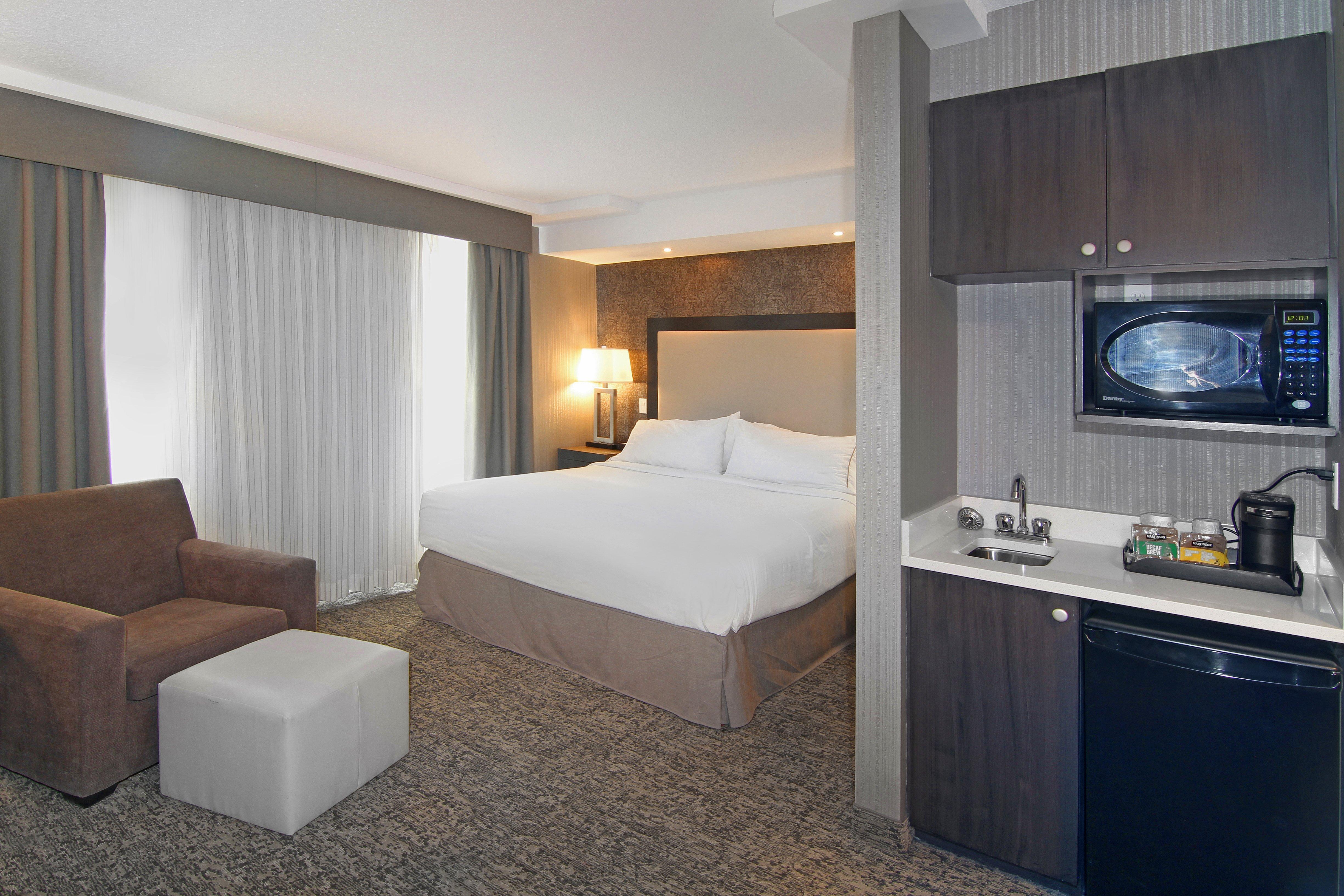 Holiday Inn Express And Suites Calgary By Ihg Екстериор снимка