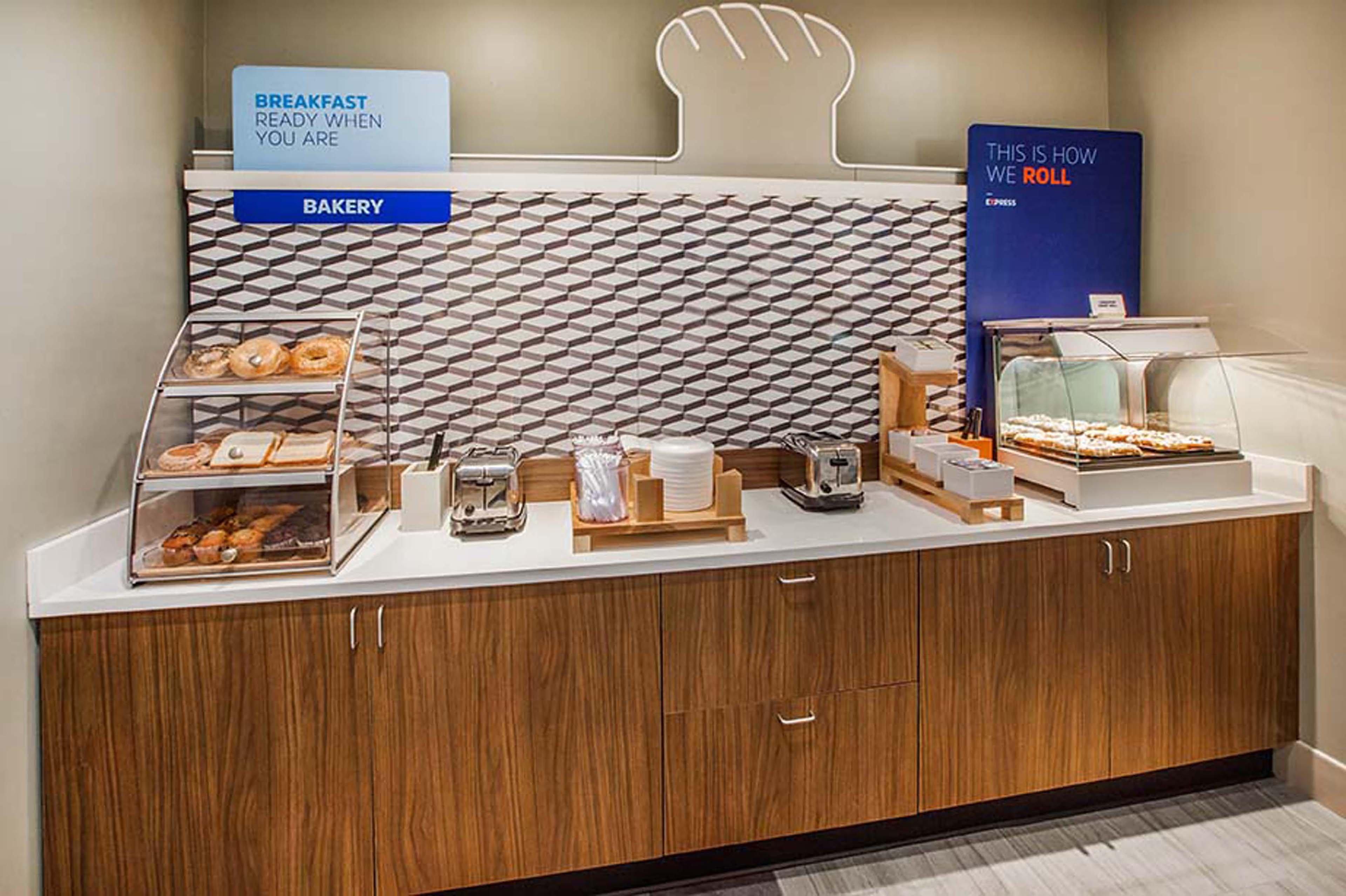 Holiday Inn Express And Suites Calgary By Ihg Екстериор снимка