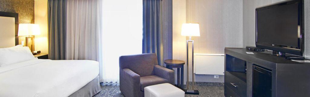 Holiday Inn Express And Suites Calgary By Ihg Екстериор снимка