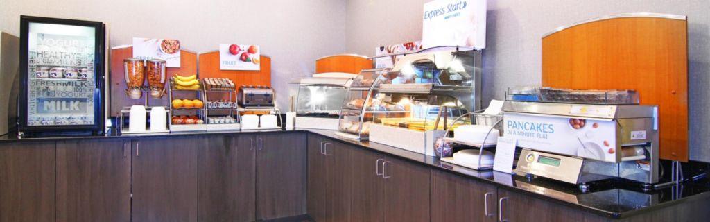 Holiday Inn Express And Suites Calgary By Ihg Екстериор снимка