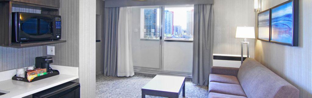 Holiday Inn Express And Suites Calgary By Ihg Екстериор снимка