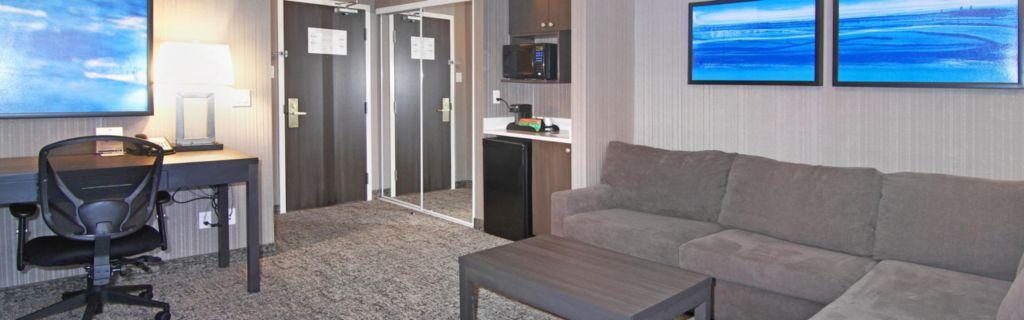 Holiday Inn Express And Suites Calgary By Ihg Екстериор снимка