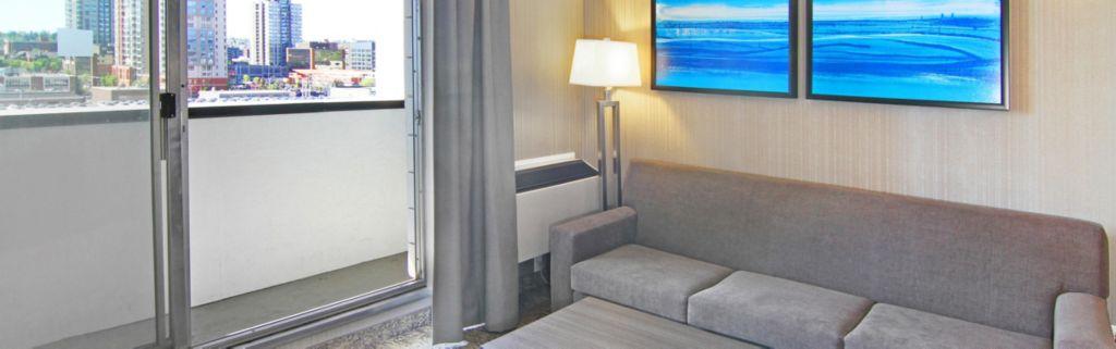 Holiday Inn Express And Suites Calgary By Ihg Екстериор снимка