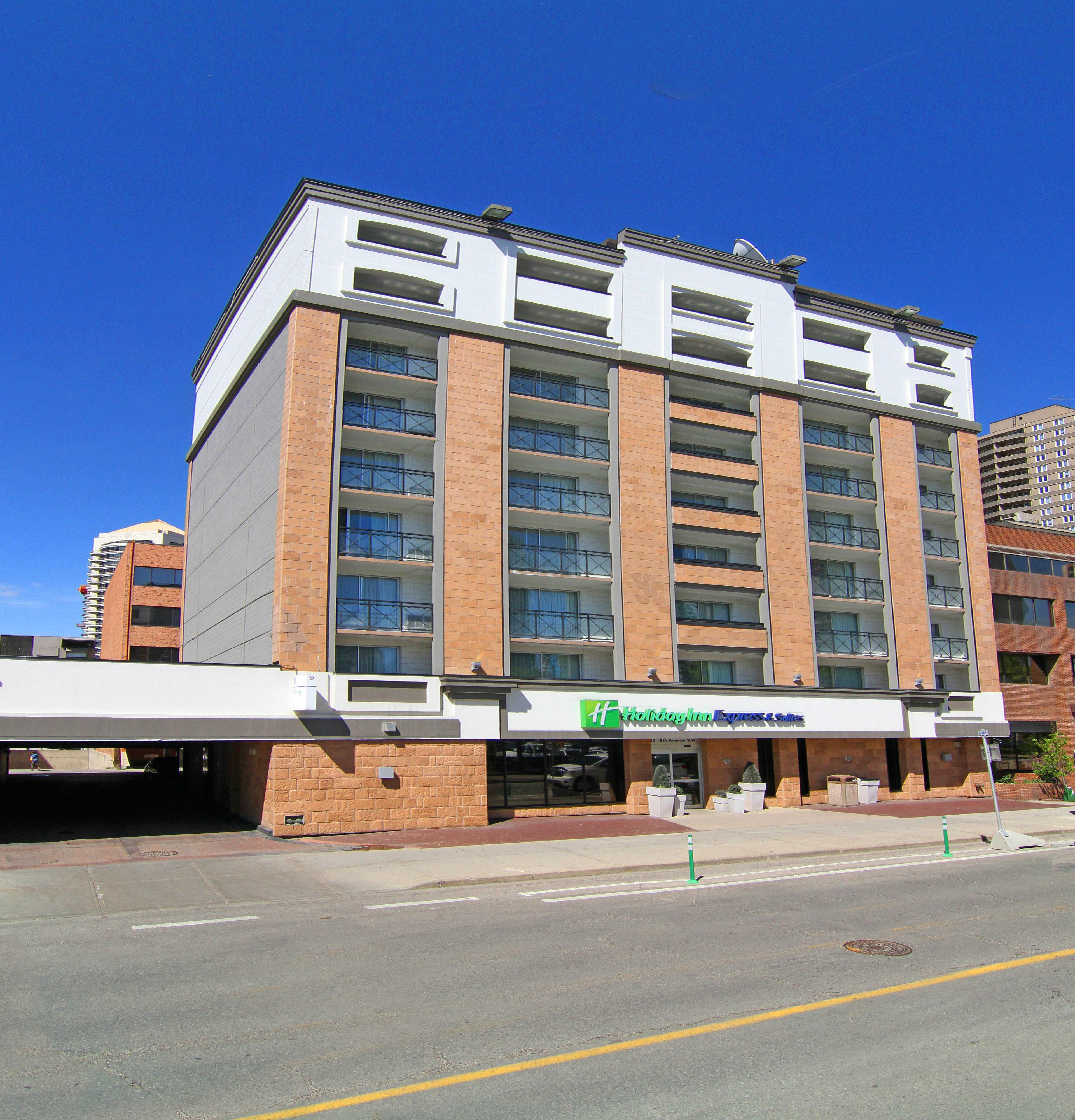 Holiday Inn Express And Suites Calgary By Ihg Екстериор снимка