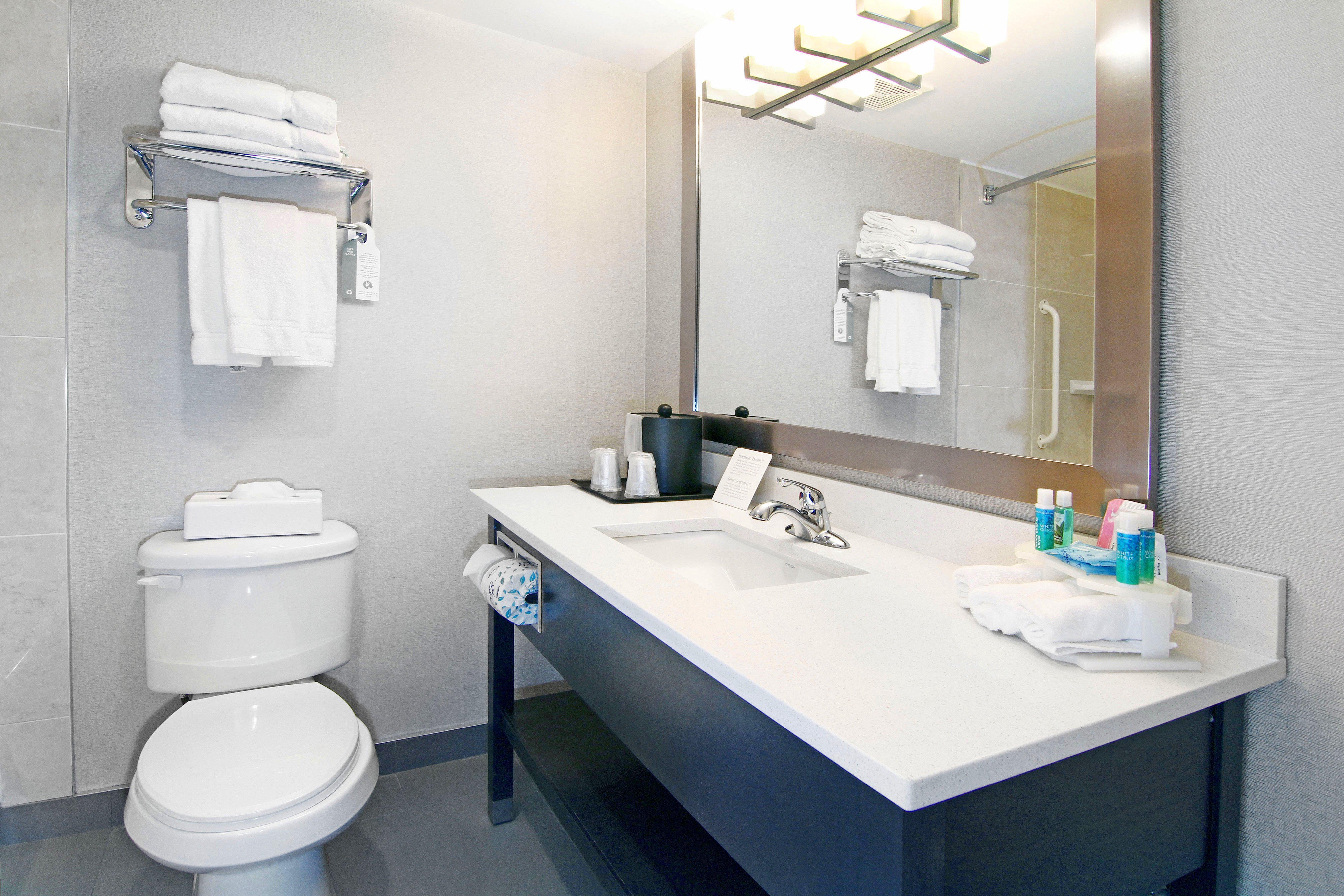 Holiday Inn Express And Suites Calgary By Ihg Екстериор снимка