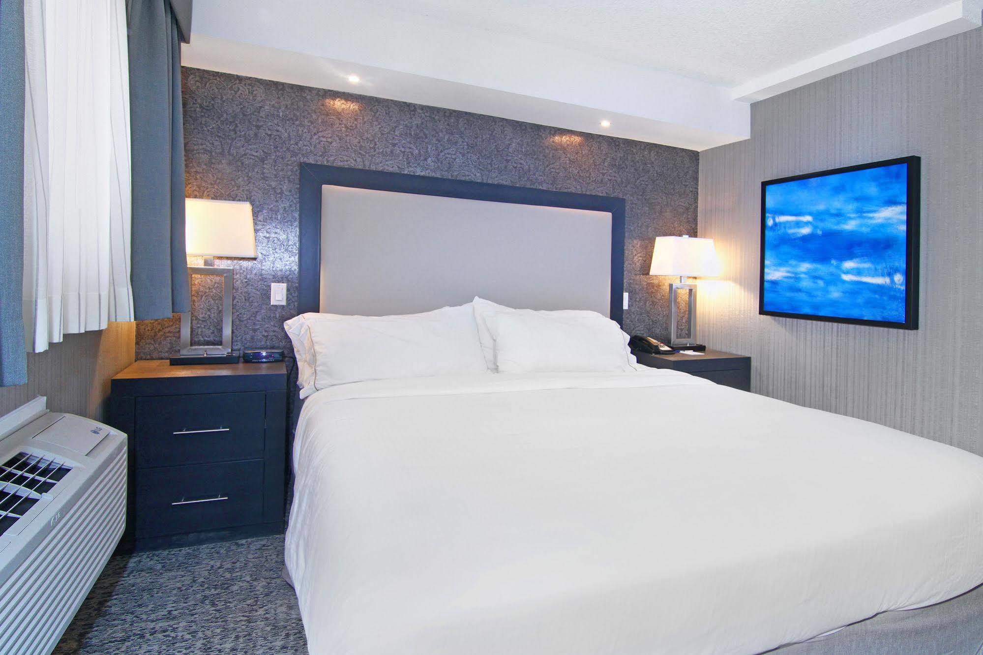 Holiday Inn Express And Suites Calgary By Ihg Екстериор снимка