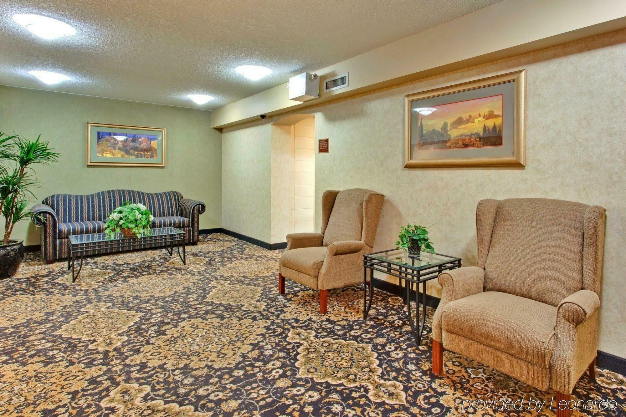 Holiday Inn Express And Suites Calgary By Ihg Екстериор снимка