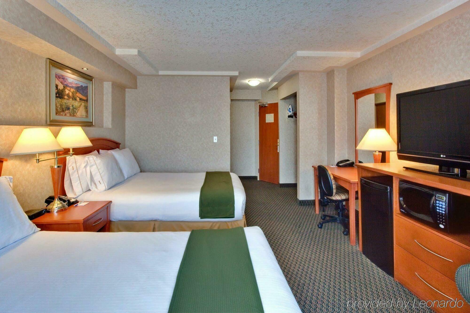 Holiday Inn Express And Suites Calgary By Ihg Екстериор снимка