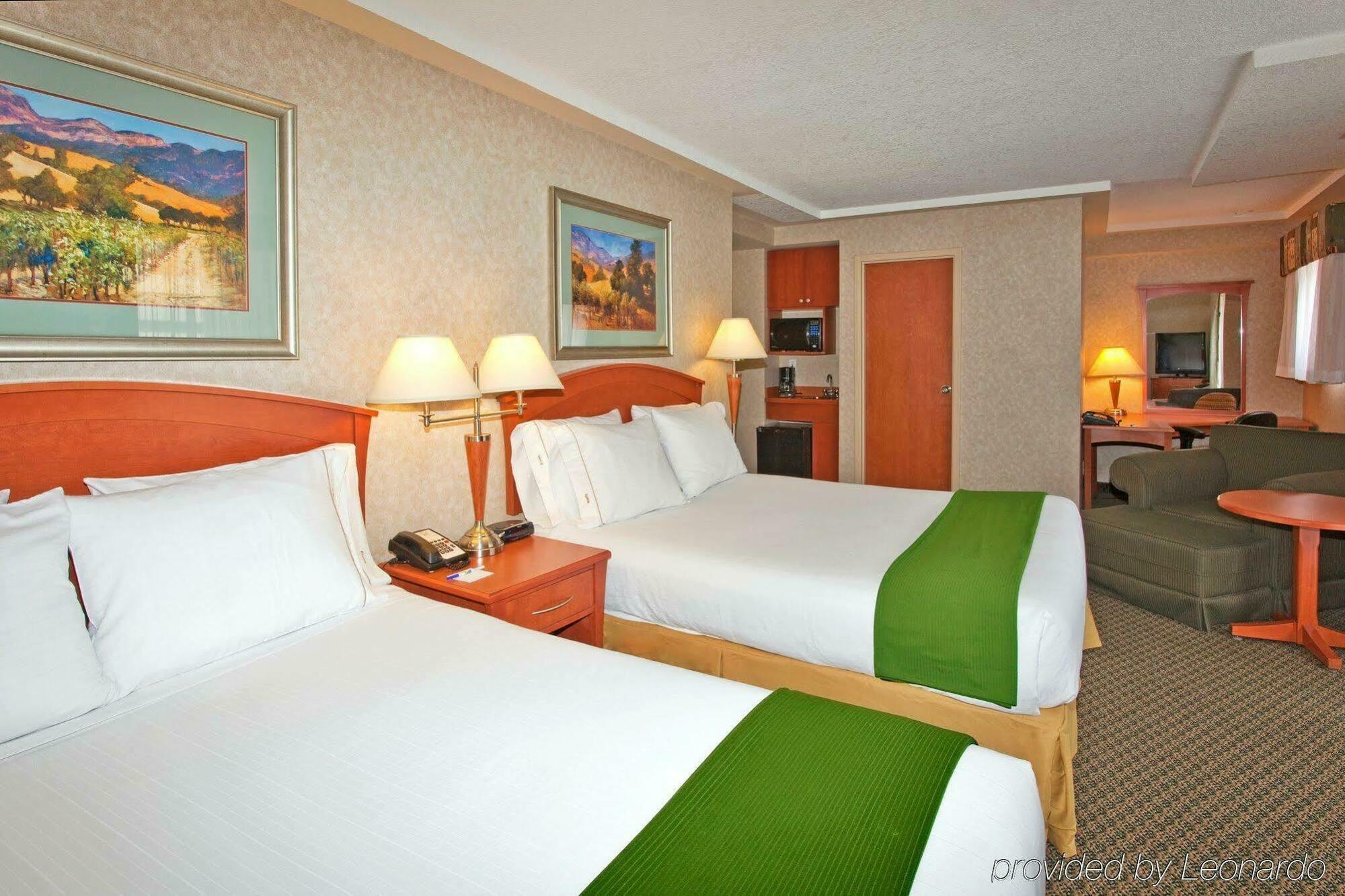 Holiday Inn Express And Suites Calgary By Ihg Екстериор снимка