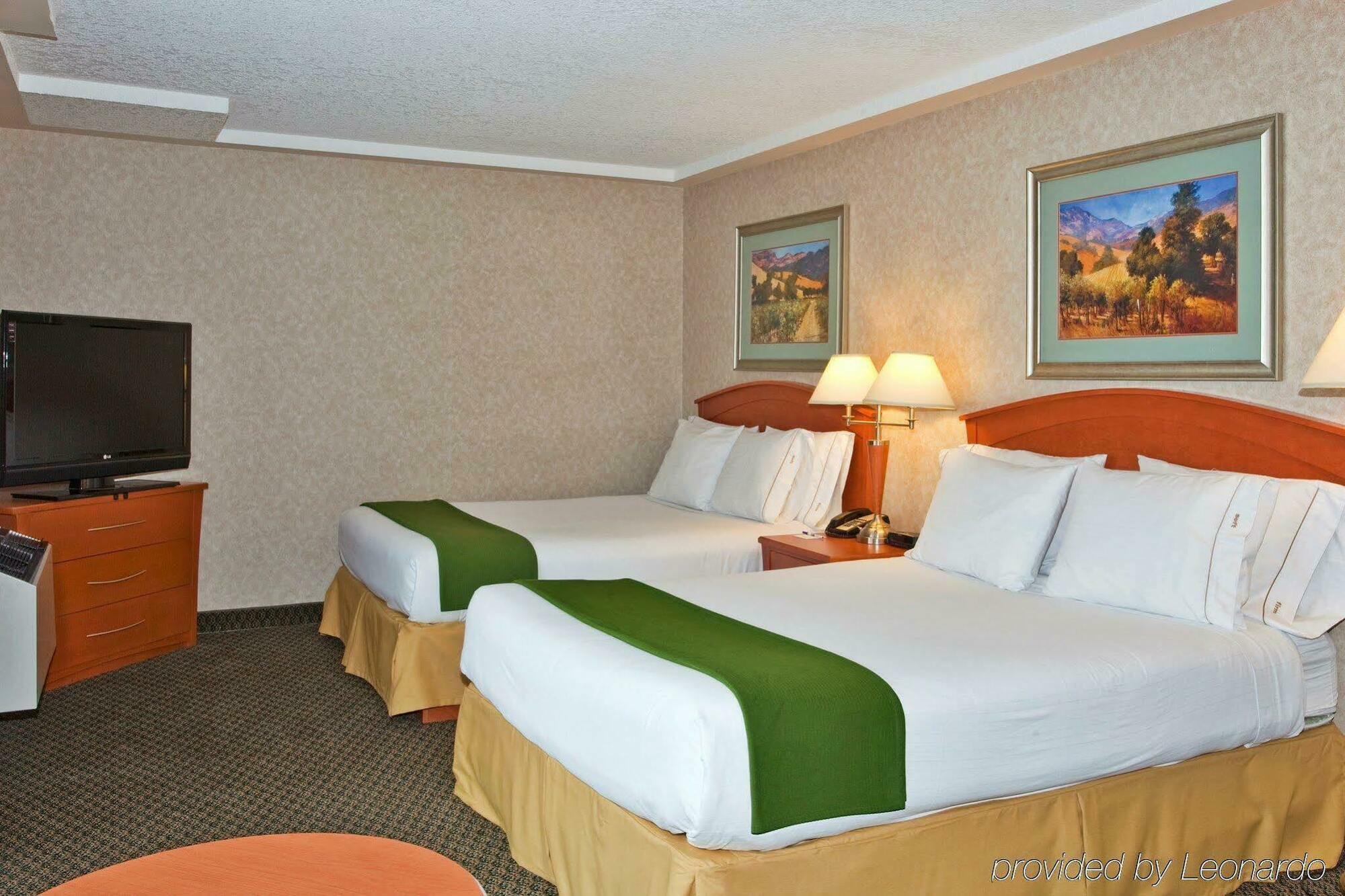 Holiday Inn Express And Suites Calgary By Ihg Екстериор снимка