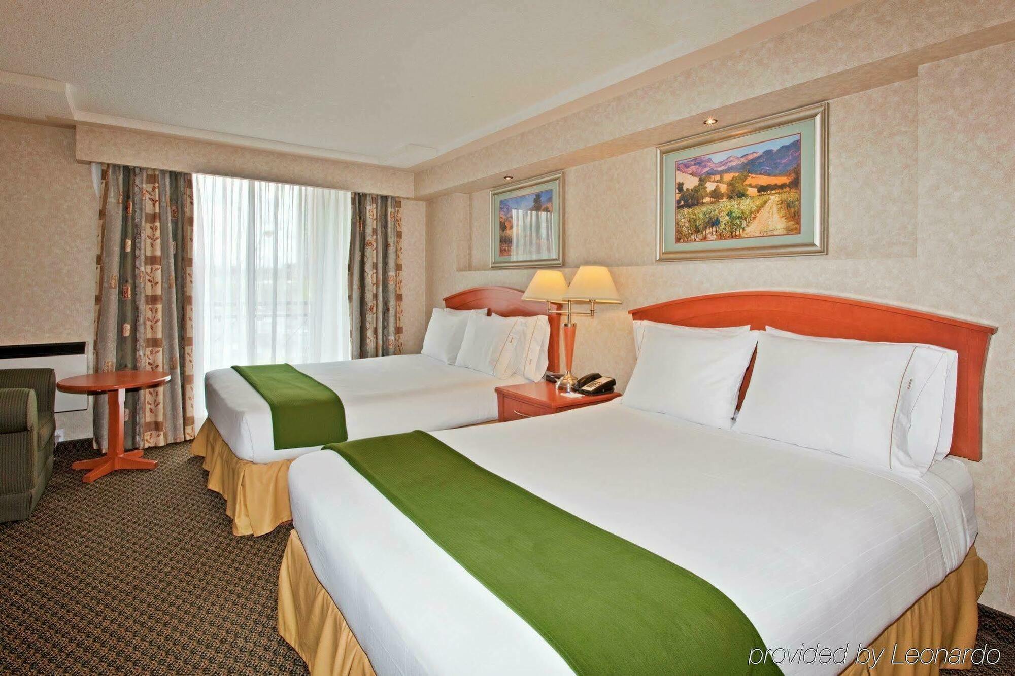 Holiday Inn Express And Suites Calgary By Ihg Екстериор снимка
